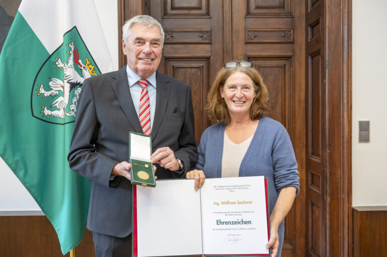 Wolfram Sacherer mit Ehrenzeichen
